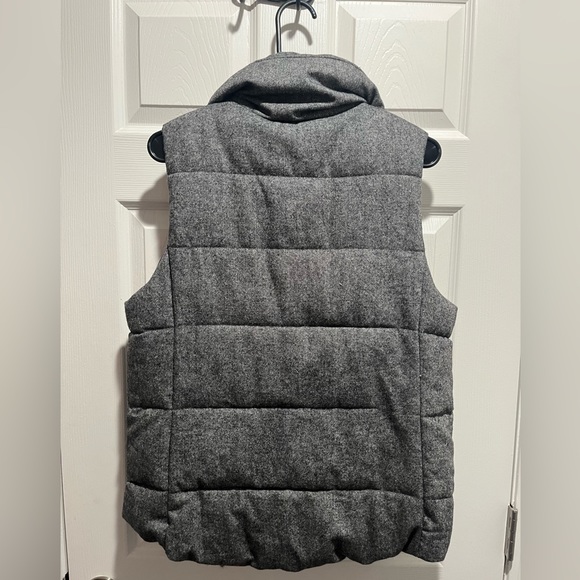Women’s L Gray Old Navy Puffer Vest - Picture 2 of 3